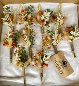 Dried flower buttonholes
