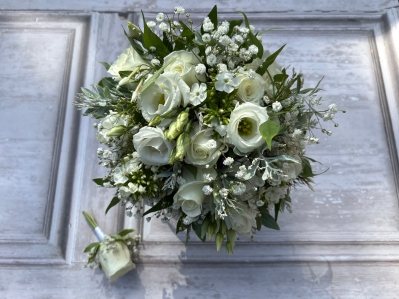 Elopement Bouquet with matching buttonhole