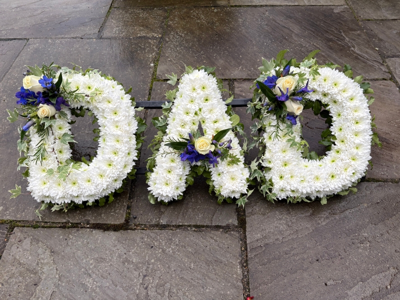 Foliage edged letters DAD