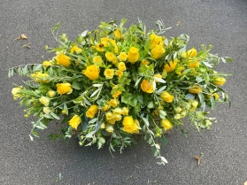 Spray of yellow roses